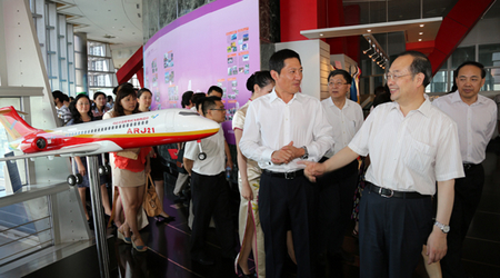 �������һ���^��ARJ21-700�w�C(j��)ģ��